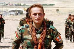 Kinh ngạc dàn 'bóng hồng' người Kurd cầm súng khổ luyện tại Iraq