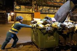Chuyện cảm động sau bức thư cảm ơn cô quét rác