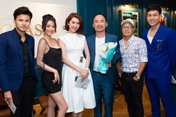 Yaya Trương Nhi xinh đẹp chúc mừng Harry Lu ra mắt phim 'Thật tuyệt vời khi ở bên em'