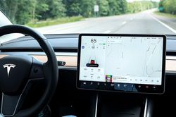 Cựu nhân viên Tesla thừa nhận tải mã nguồn xe tự lái lên mạng iCloud