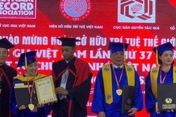 Chưa học hết cấp 3, 'đại gia điếu cày' Lê Thanh Thản từng nhận hai bằng khen 'danh giá'