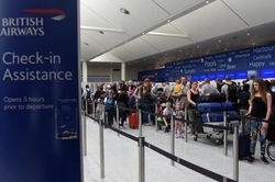 Sân bay Gatwick nối lại các chuyến bay sau trục trặc kỹ thuật