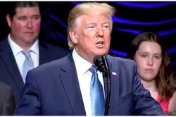 Tổng thống Trump gây bất ngờ khi nói 'thận có vị trí đặc biệt trong tim'