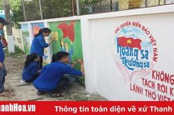 Tô điểm cho làng quê bằng những bức tranh bích họa