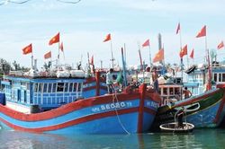 Tàu cá Lý Sơn cứu 32 ngư dân Trung Quốc gặp nạn trên biển