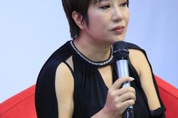 Tại sao mẹ lại không phải là bà hàng xóm?