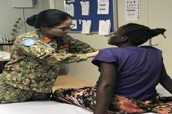Cứu sống vợ con thống đốc, BS Việt ở Nam Sudan được tặng bò