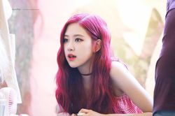 Vẻ đẹp nổi bật của sao Hàn với mái tóc đỏ