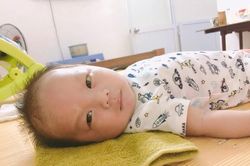Cậu bé 2 tháng tuổi có khuôn mặt 'giải trí' 7749 bức ảnh một sắc thái