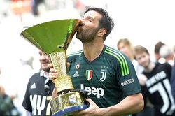 Buffon nói lý do từ chối lời mời của Man City, MU