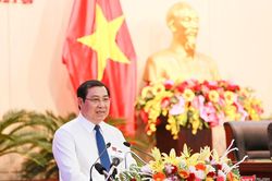 Chủ tịch Đà Nẵng: 'Đất đai tùm lum đó nhưng không 'cựa quậy' chi được!'