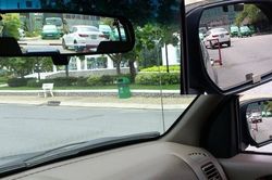 Sử dụng gương chiếu hậu ô tô sao cho đúng cách?