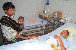 Nước mắt người mẹ trẻ bị ung thư