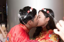 Đông Nhi, Ông Cao Thắng tổ chức 'lễ cưới' tại sân bay