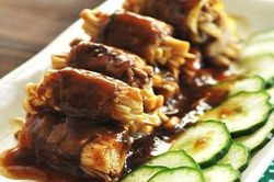 Ba chỉ bò cuộn nấm ngập sốt cho bữa tối 'chanh sả'