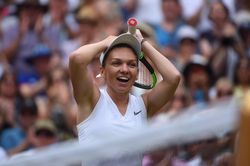 Simona Halep lần đầu vô địch Wimbledon sau khi thắng Serena