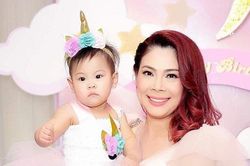 Con gái Thanh Thảo cực đáng yêu trong tiệc thôi nôi tại Việt Nam