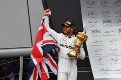 Hamilton lập kỷ lục trên đường đua Grand Prix Anh