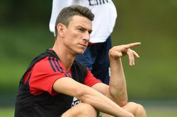 Arsenal định giá bán đội trưởng Koscielny, mua 'đá tảng' 21 tuổi