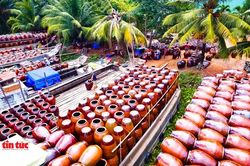 Sắc màu ở lò làm lu truyền thống gần 160 tuổi