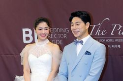 Lee Jun Ki - Song Jae Rim cùng sao Hàn dự đám cưới Sun Woo Sun và đạo diễn 'Goblin' kém 11 tuổi
