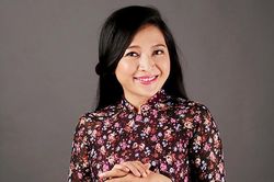 Sau chia tay, MC Quỳnh Hương ra sách về hành trình 19 năm 'Thay lời muốn nói'