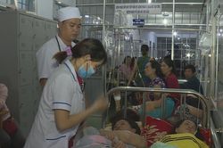 Tạm dừng hoạt động cơ sở nấu tiệc cưới nghi gây ngộ độc cho hơn 300 người