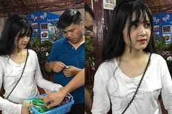 Cô gái bán hàng rong lấy tiền nuôi cún con bị bỏ rơi bỗng dưng nổi tiếng MXH