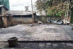 Nhà sàn của bà nội thủ môn Bùi Tiến Dũng bị cháy rụi