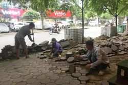 Hà Nội: Xuất hiện tuyến phố chỉ lát một bên ... vỉa hè