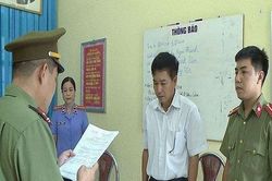Mang đĩa CD ra nghĩa trang đốt, nguyên Phó Giám đốc sở GD&ĐT tỉnh Sơn La vẫn không thoát tội