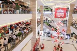 Vincom bành trướng và Auchan đóng cửa: Hai mảng màu đối lập của thị trường bán lẻ