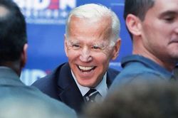 Ông Biden dẫn đầu cuộc đua vào Nhà Trắng trong Đảng Dân chủ