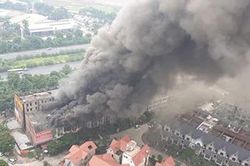 Dập tắt đám cháy nhà hàng ở Thiên Đường Bảo Sơn