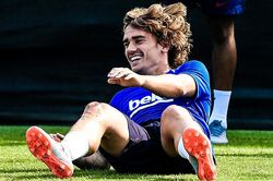 Griezmann hai lần 'bẽ mặt' trên sân tập của Barca