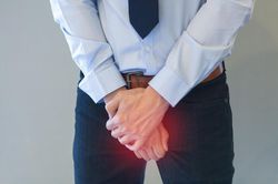 Chàng trai bị cong dương vật, bác sĩ Trung Quốc lại cắt bao quy đầu
