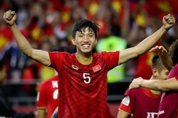 Văn Hậu học trồng cây chuối theo trend Ánh Dương trong 'Về nhà đi con'