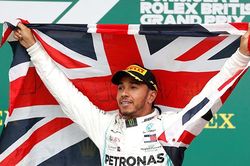 Đua Công thức 1: Vettel đâm Verstappen, Hamilton đắc lợi