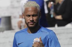 Neymar đã trở lại Paris