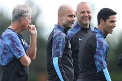 HLV Guardiola bất đồng ban lãnh đạo Man.City?