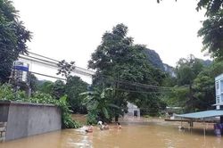 Mưa lũ ở Cao Bằng, nước cuốn thiếu nữ mất tích