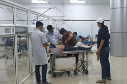 Vụ lật xe khách ở QL 26: Nối cánh tay của hành khách bị đứt