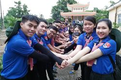 Bí thư thứ nhất Trung ương Đoàn thăm sinh viên tình nguyện Bạc Liêu và Đồng Tháp
