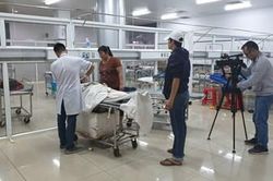 Vụ xe khách bị lật, hàng chục người thương vong: Nối cánh tay đứt lìa cho 1 nạn nhân