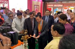Doanh nghiệp Việt Nam tham gia Hội chợ quốc tế lụa tại Ấn Độ