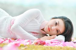 'Nữ xạ thủ xinh đẹp nhất Việt Nam' khoe nét duyên dịu dàng với quốc hoa