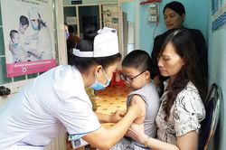 Pleiku: Tiêm bổ sung vắc xin sởi-rubella
