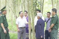 Tình hữu nghị keo sơn giữa hai bản Ka Tăng và Densavan