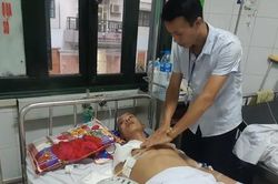 Người cha nghèo mong cứu giúp đứa con gặp nạn