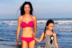 Mỹ nhân Việt tuổi U40, U50 vẫn tự tin khoe dáng gợi cảm với đồ bơi